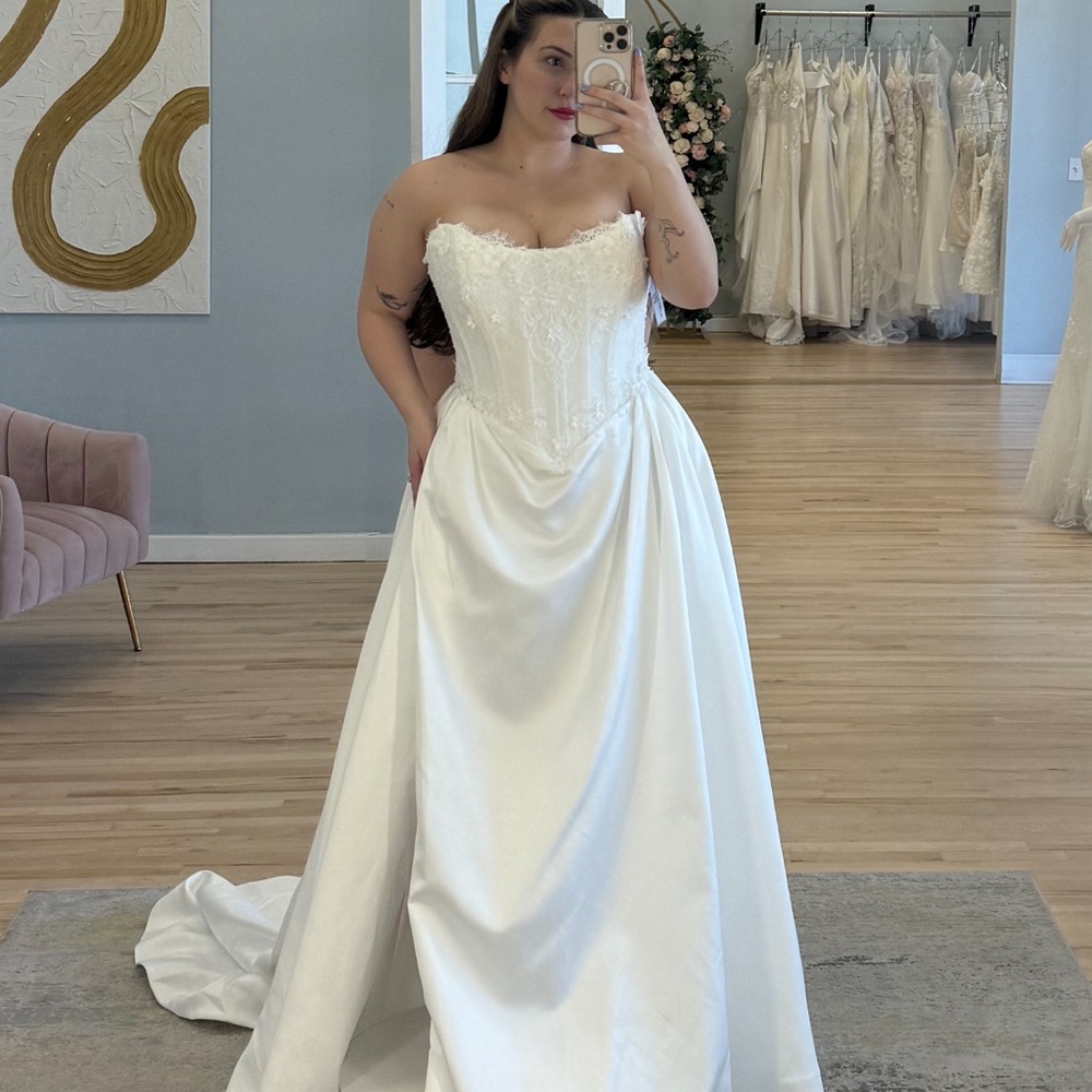 Maggie Sottero Takera Lane White Strapless Lace Corset Wedding Dress